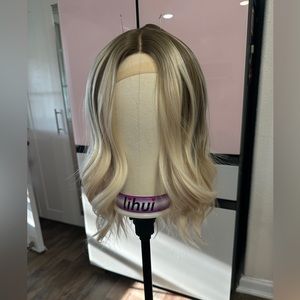 Chelsey smith cosmetics NWT synthetic wig